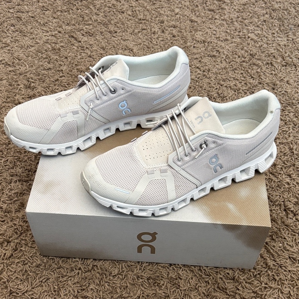 On Running Women's Cloud Sneakers in Light Pink / Cream - Picture 4 of 9